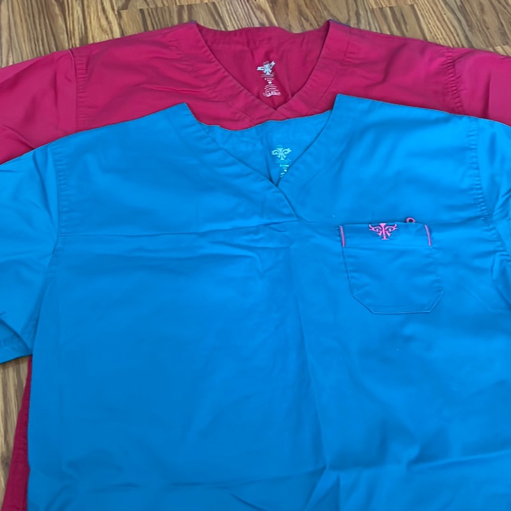 2 scrub tops